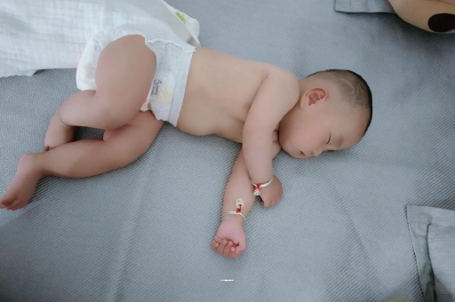 南宁几个月宝宝会抬头